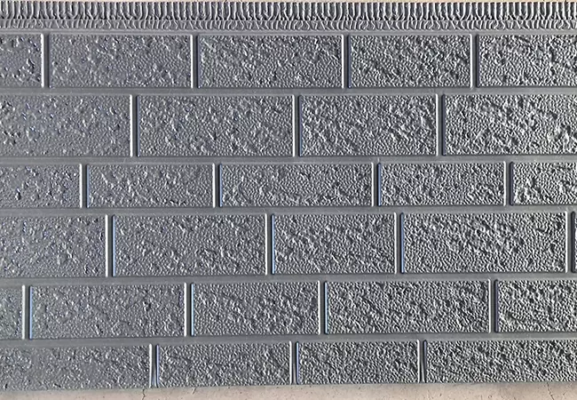 Tablero aislante en relieve de metal
